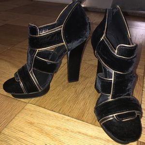 Never worn Tory Burch heels